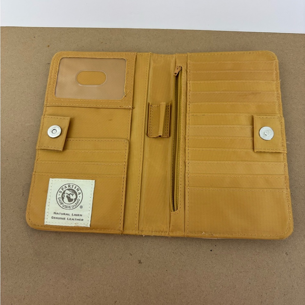 Spartina Clutch Purse - Brown and Whtie, 15 Card Slots, Clear ID Slot - Picture 4 of 7